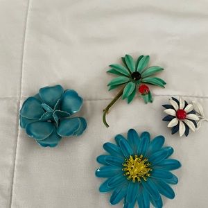 Vintage enamel brooch’s